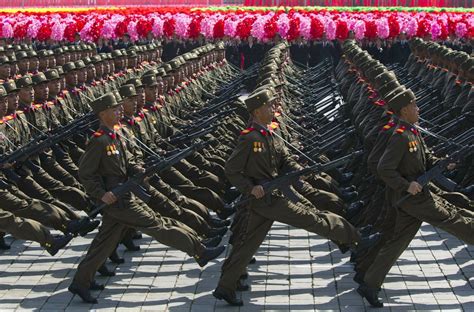 North Korean soldiers marching in perfect formation. : r/pics