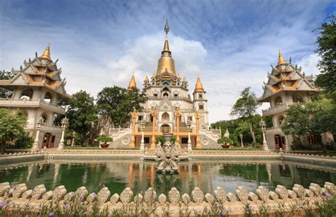 A Guide to the Best Temples in Vietnam - The Velvet Runway