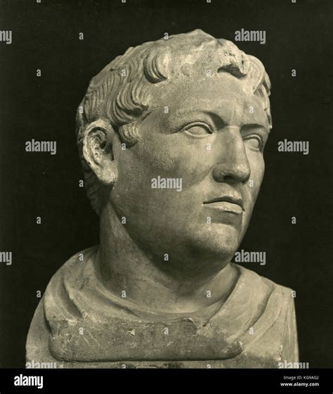 Marcus Atilius Regolus, marble head statue Stock Photo - Alamy