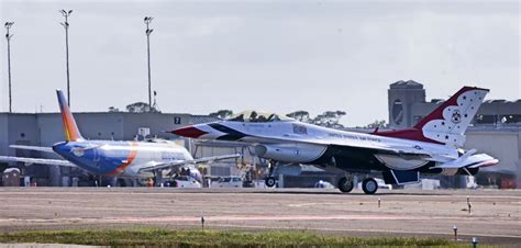 Pictures: USAF Thunderbirds headline Orlando Air Show 2023 – Orlando Sentinel