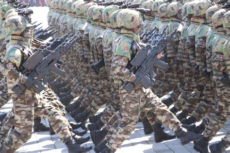 North Korean special forces with OICW-like rifle at 70th anniversary ...