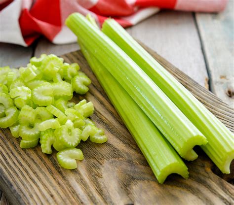 Ingredient: Celery stalks @recipeland