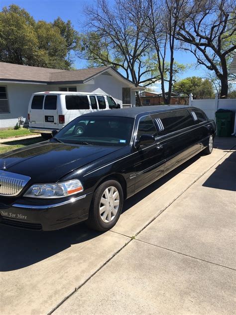 good condition 2004 Lincoln Town Car Executive limousine for sale