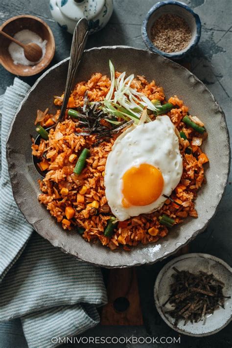 Easy Kimchi Fried Rice (Kimchi Bokkeumbap) - Omnivore's Cookbook