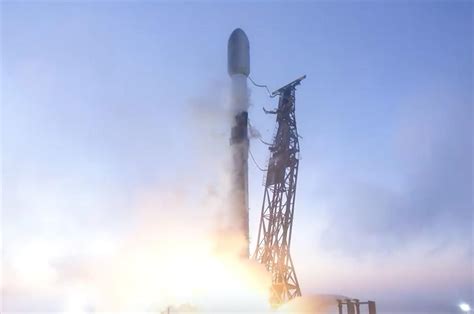 SpaceX launches 22 Starlink satellites from California (video)