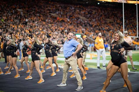 Tennessee Vols’ Dancing “Security Guard” Explains How Viral Performance ...