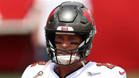 What Pros Wear: What Do NFL Quarterbacks Wear? Here's the Helmets ...