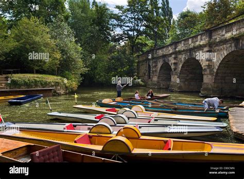 Oxford punting magdalen bridge hi-res stock photography and images - Alamy