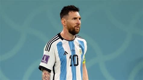 Lionel Messi's unexpected reaction to ‘1000th match’ query after ...