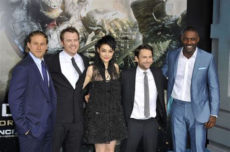 Charlie Hunnam with Pacific Rim Cast | Pacific rim cast, Pacific rim ...