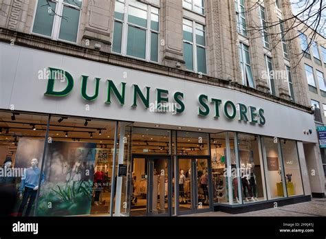 Dunnes stores logo sign hi-res stock photography and images - Alamy