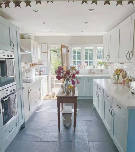 Modern English Country Farmhouse Kitchen Ideas and Tips - Glorifiv