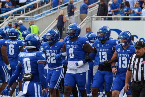 Kentucky Football Bowl Projections Week 13 - A Sea Of Blue