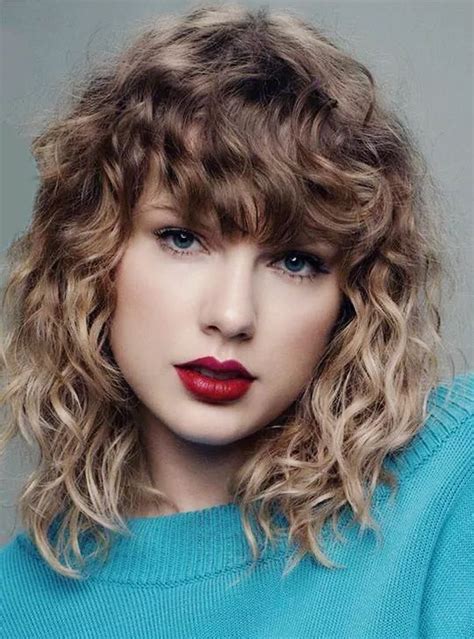 7 Glamorous Curly Hairstyles That Taylor Swift Sported