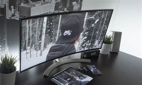 Curved vs Flat Ultrawide Monitor | Which one is Better For You?