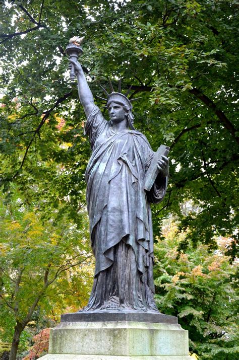 La Liberté éclairant le monde par Auguste BARTHOLDI (1834-1904) - Jardins du Luxembourg, Paris 6 ...