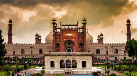 10 Best Places to Visit Lahore With Family - Story.com.pk