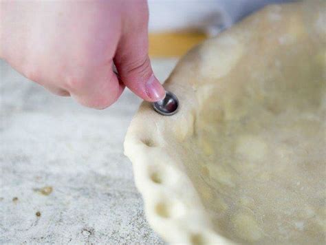 7 Easy And Effective Pie Crimping Hacks | Decorative pie crust, Perfect pie crust, Pie crust designs
