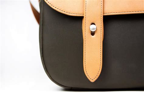 The Classical Leather Camera Messenger Bag | Gadgetsin