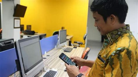 Belum Dijual Resmi di Indonesia, Dekan FTI UMI Rela Antre Beli iPhone 7 ...