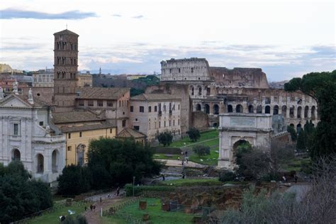 Foro Romano | The ruins of the Roman Forum sit below Palatin… | Flickr