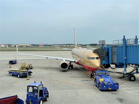 Southwest 737 with original Desert Gold Livery at DTW : r/Planespotting