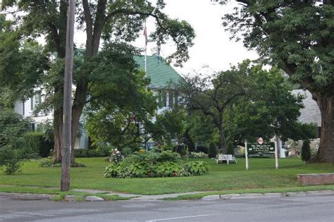 THE WHITE HOUSE BED & BREAKFAST - B&B Reviews (Oshawa, Ontario)