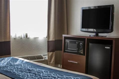 Comfort Inn Warren $71 ($̶8̶4̶) - UPDATED 2018 Prices & Hotel Reviews - MI - TripAdvisor