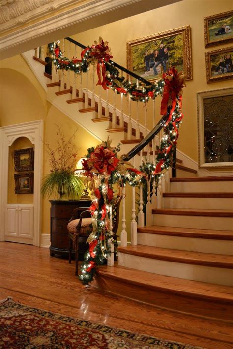 19 STUNNING CHRISTMAS STAIRCASE DECORATIONS...... - Godfather Style