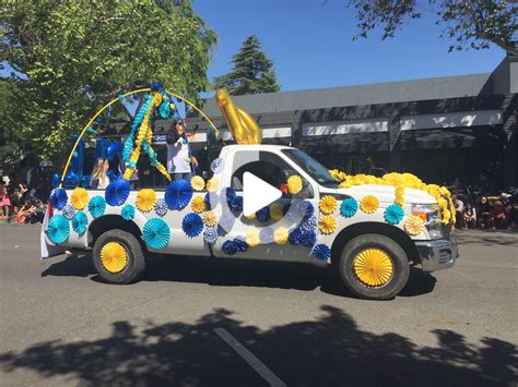 UC Davis Picnic Day Parade 2018. Fun truck with flowers! I love the ...