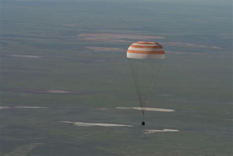 Soyuz Landing Photos: Space Station's Expedition 35 Crew | Space