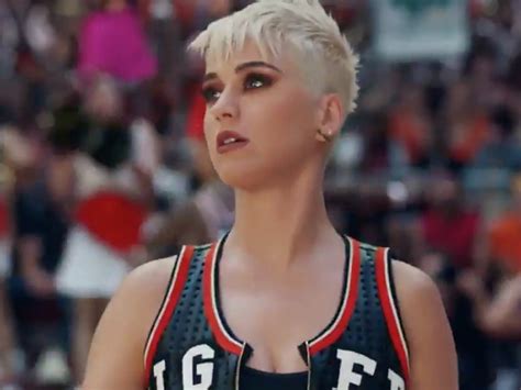 Adelanto del "catastrófico" vídeo para 'Swish Swish' de Katy Perry, aún sin fecha - Odi O'Malley