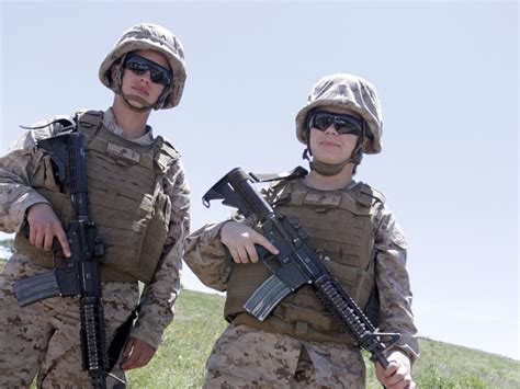 Marines graduate first women artillery officers | Article | The United ...