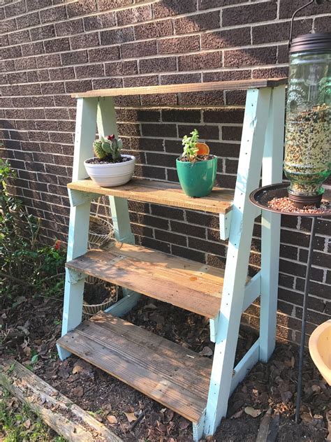 DIY Shelves for my plants! Made only from a pallet! Garden idea DIY Plant shelves Pallet project ...