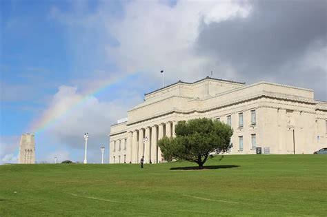 Auckland War Memorial Museum - The World on my Necklace