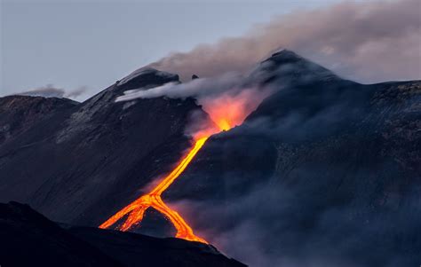 Lava flows from top of Mt Etna as volcanic activity continues - Global Times