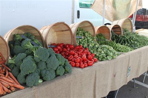 Farmers market display, Farmers market, Vegetable stand