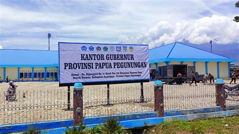 Aparat Keamanan Ditempatkan Jaga Kantor Provinsi Papua Pegunungan ...