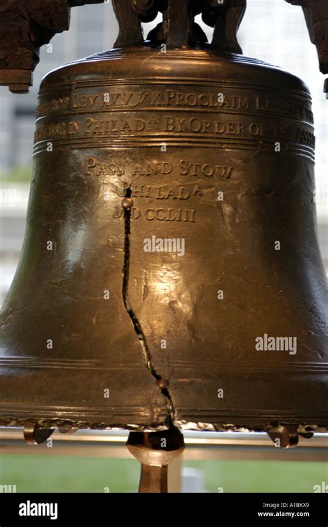 Philadelphia liberty bell crack iconic american symbol Stock Photo - Alamy