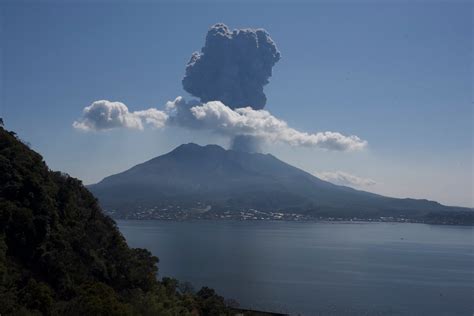 brommel: quite active Sakurajima volcano