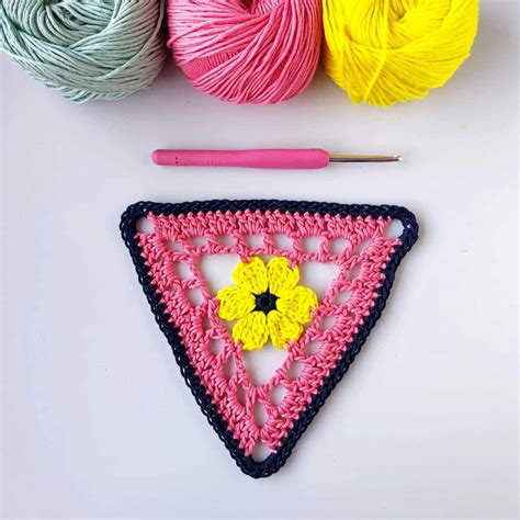 Crochet Flower Bunting - Free Pattern - Annie Design Crochet