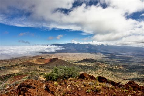 Hawaii: World's Biggest Active Volcano Mauna Loa 'Waking Up'