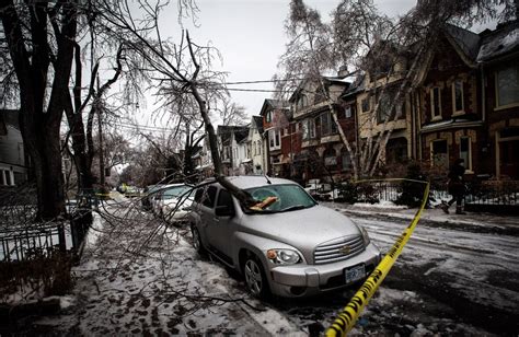 Toronto ice storm: Power outages down by 35% | CBC News