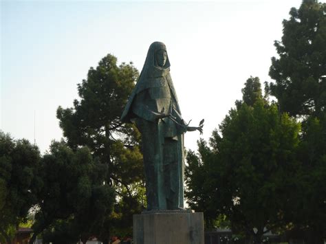 Saint Clare of Assisi | A statue of St. Clare of Assisi in S… | Flickr