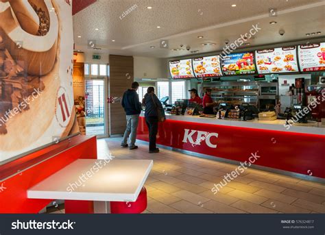 1,370 imágenes de Kfc restaurant interior - Imágenes, fotos y vectores ...