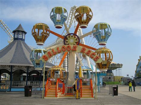 Balloon Race on the Mariner's Landing Pier at Morey's Piers amusement park. | Amusement park ...