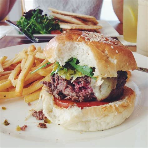 Wagyu Beef Burger Recipe : Our 6 New Favorite Wagyu Burger Recipes - Center of the Plate | D ...