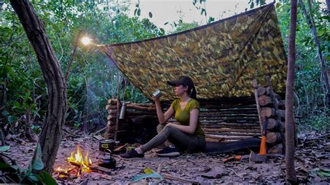 Survival Bushcraft Overnight in Rainforest - Solo Bushcraft Trip ...