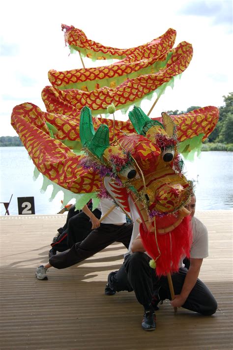 chinese dragon dance | Dragon dance, Dragon puppet, Chinese dragon