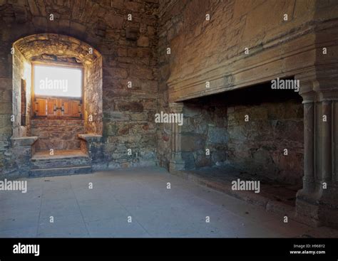 Castle ruins interior of scotland hi-res stock photography and images - Alamy